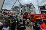 Incendiu puternic într-un bloc din Bistrița: zeci de locatari evacuați - VIDEO