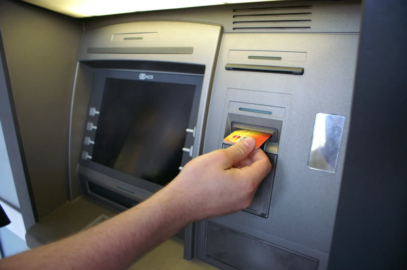 bancomate-carduri.