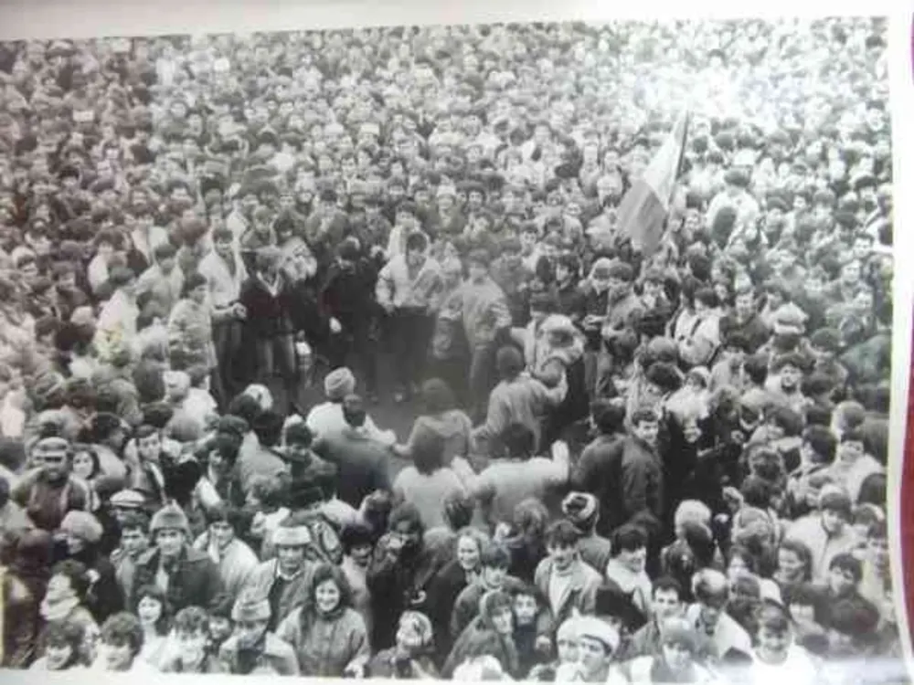 La împlinirea a 30 de ani de la Revoluția din 1989, Instituția Prefectului Bistrița-Năsăud lansează un apel către bistrițeni