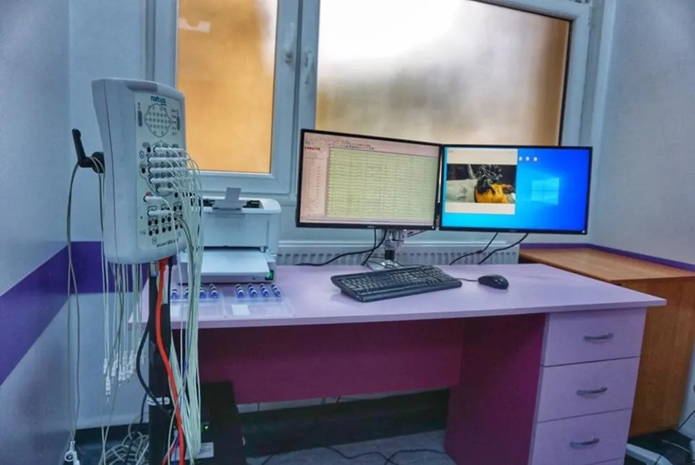 După aproape 4 decenii de funcționare, electroencefalograful din dotarea Spitalului Județean de Urgență Bistrița a fost înlocuit cu unul nou
