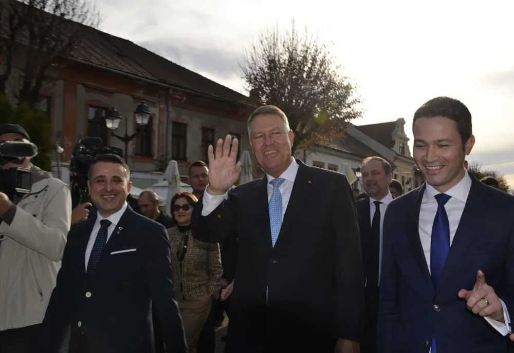 Președintele Klaus Iohannis: ”Sunt foarte, foarte impresionat de numărul mare de bistrițeni care m-au întâmpinat cu căldură!” (FOTO)