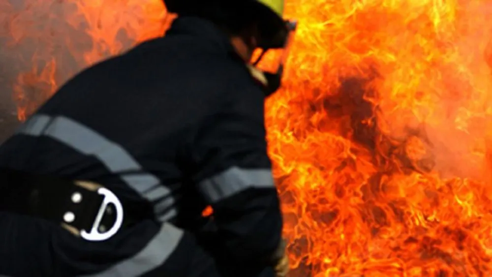 Casă afectată de incendiu, în Bistrița Bîrgăului, din cauza unui coș de fum defect