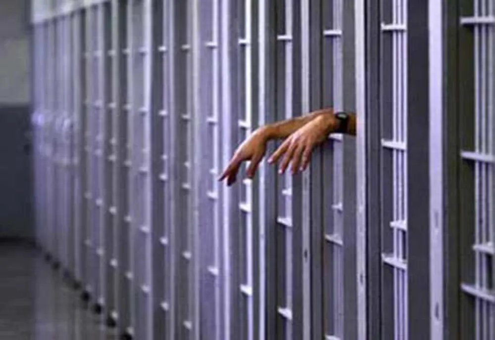 Trei bistrițeni au ajuns după gratii! Unul este fost ofițer BCCO Cluj, care a mai avut o condamnare cu suspendare pentru purtare abuzivă