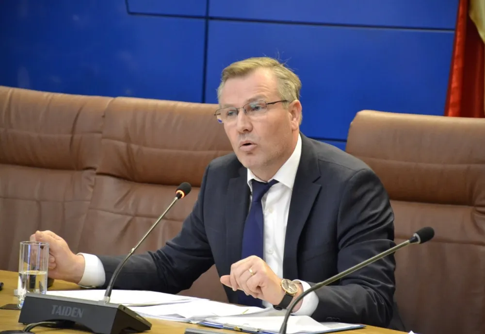 Prefectul Stelian Dolha cere șefilor de deconcentrate din Bistrița-Năsăud să respecte programul de guvernare liberal: Cine crede că nu poate să o facă şi nu este compatibil cu aceste măsuri, să plece