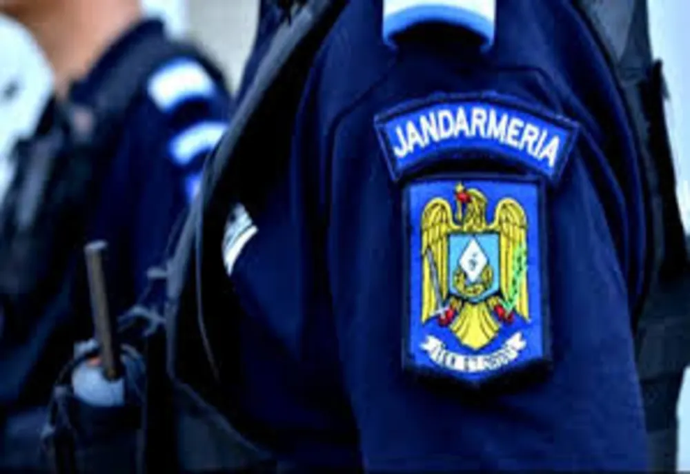 Doi scandalagii din Cluj, amendați de jandarmi, după ce s-au înjurat și s-au luat la bătaie în Gara Bistrița Nord