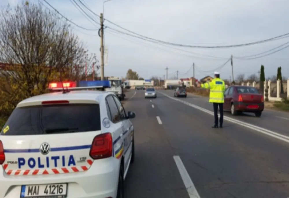Radare în cascadă pe DN17 | Au fost reţinute 30 de permise de conducere