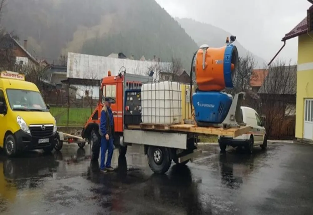 Dezinfecția străzilor din Sângeorz Băi, inițiată de un grup de consilieri locali și deputatul Suciu, anchetată de DSP Bistrița-Năsăud! Pe fir a intrat și poliția