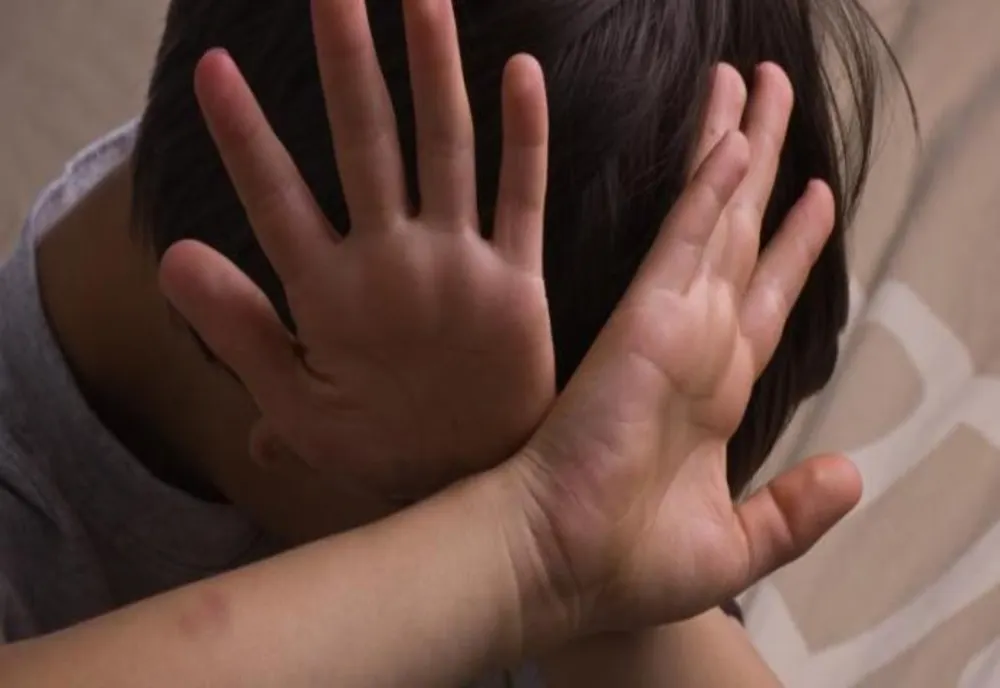 A vrut să agreseze sexual un băiat, dar a fost oprit la timp! Acum este trimis în judecată