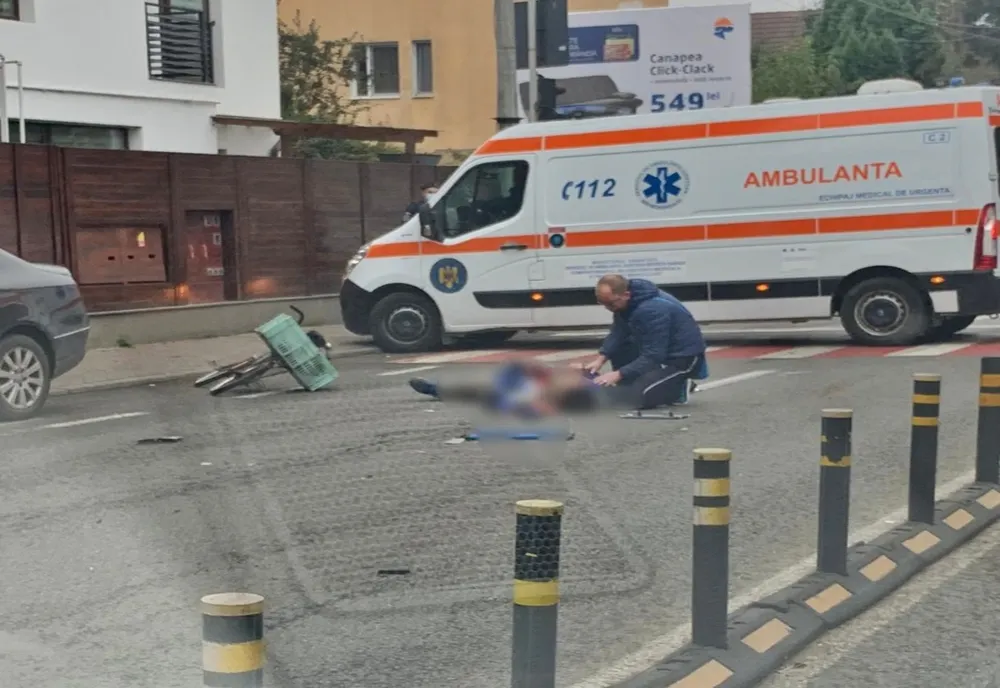 Bistrițean, lovit de mașină, la spital! Circula cu bicicleta și era băut
