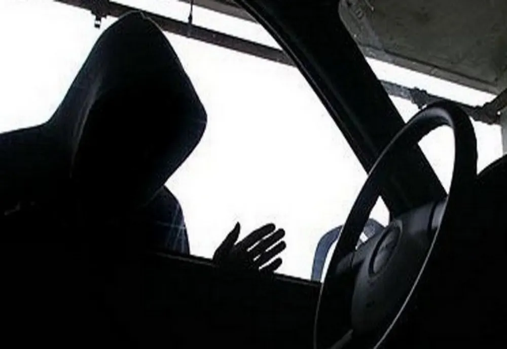 Maşină furată dintr-o parcare din Bistriţa de către un bărbat cu permisul reţinut