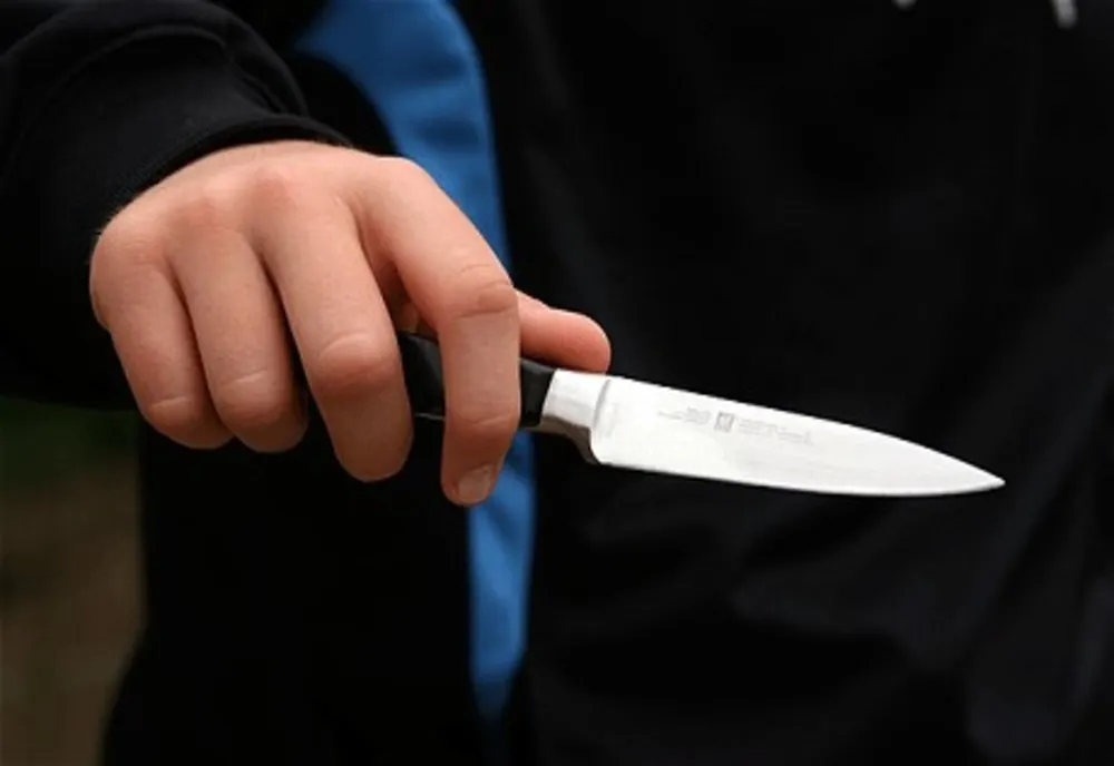 Tânăr din Rebrișoara, la spital, după ce a fost tăiat cu un cuțit