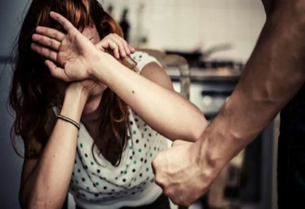 Violenți cu nevestele încă din prima zi a noului an! Polițiștii i-au potolit