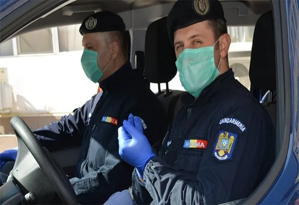 Trei proprietari de terase din Bistrița, avertizați de jandarmi pentru nerespectarea măsurilor impuse în scenariul roșu! Ce sancțiuni au mai fost aplicate