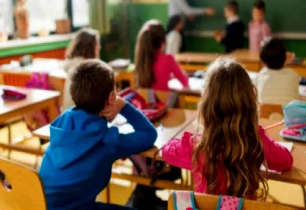 Elevii din Bistrița ar putea merge din nou la școală, dacă incidența cazurilor de CoVid-19 se menține sub 1/1000 de locuitori! Vezi de când