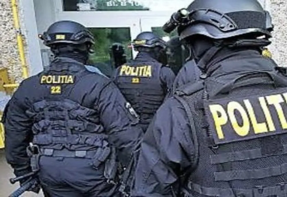 Percheziții DIICOT la traficanți de țigări din Bistrița! Vizat de anchetă e și un polițist