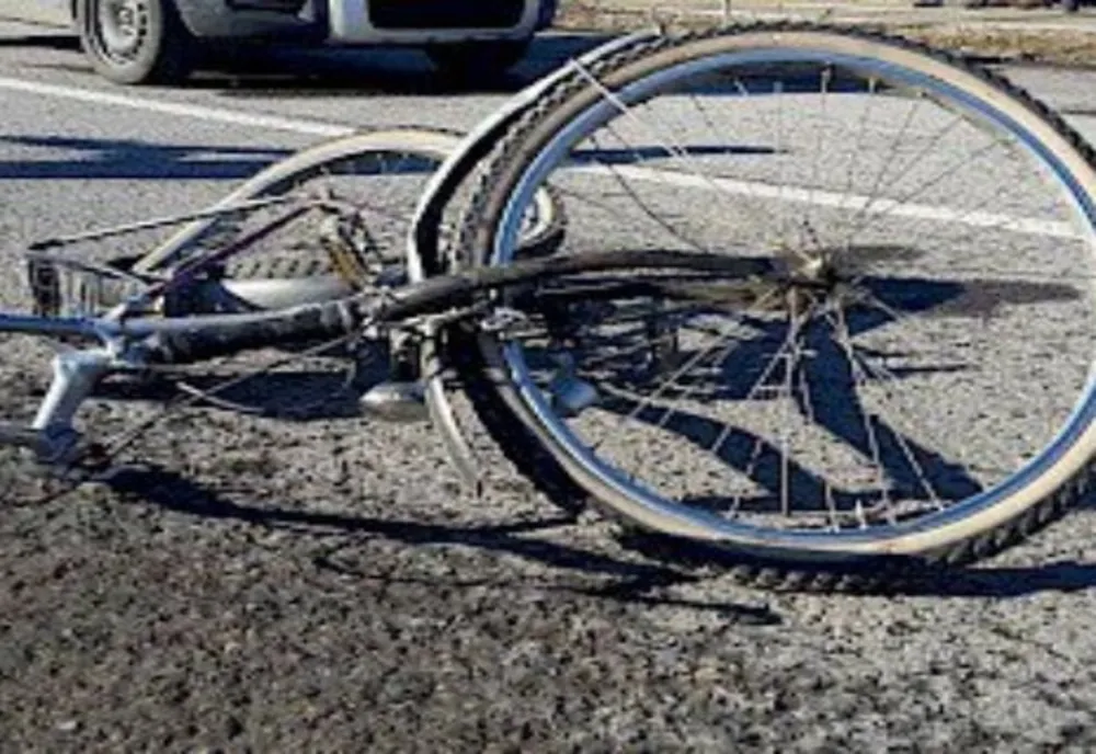 Biciclist, accidentat de o mașină, în Uriu