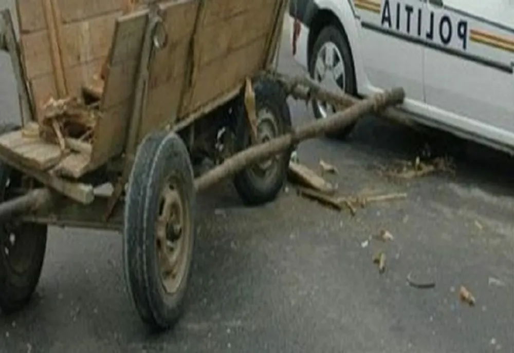 Accident la intrare în Rodna! O femeie rănită după ce o căruţă a fost lovită de o maşină