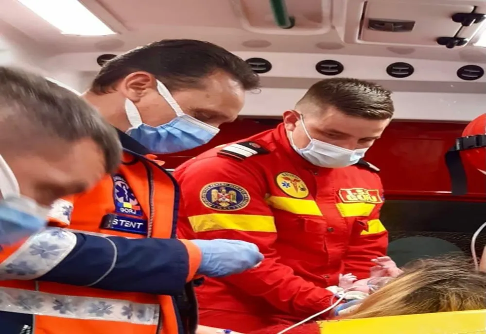 Fetiță de 5 ani, opărită cu apă fierbinte, la spital