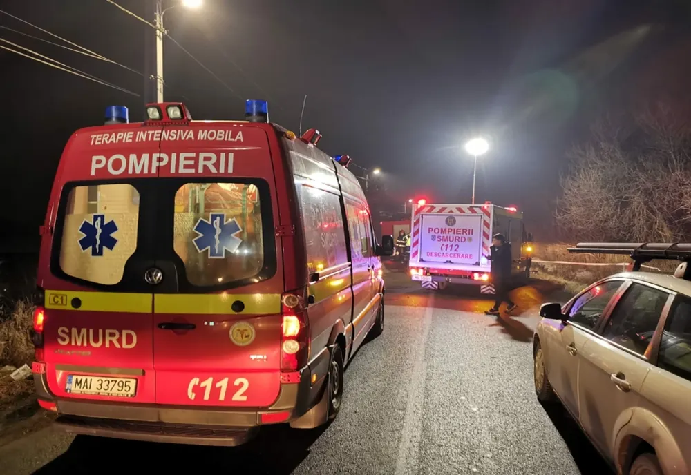 FOTO/VIDEO: Autoturism, lovit de un stâlp, în Orheiu Bistriței! Șoferul, dus în stare gravă la spital