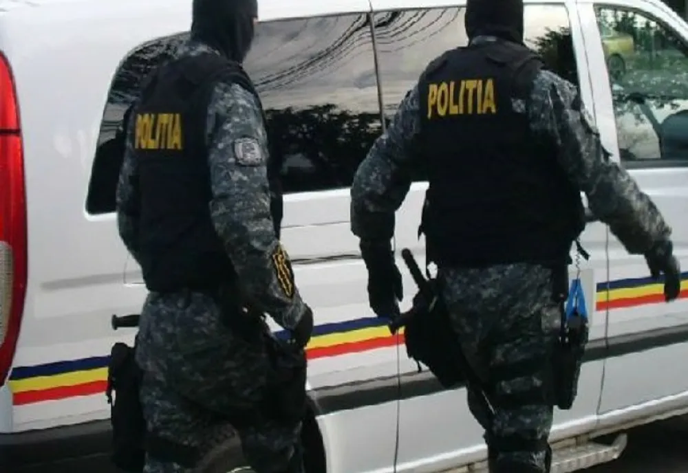 Percheziții în Bistrița-Năsăud și Mureș! Tânără reținută pentru înșelăciune și operațiuni financiare frauduloase și un prejudiciu imens