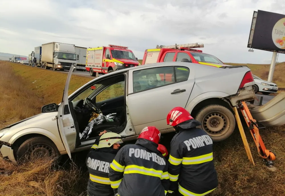 Accident cu trei maşini în Apahida! O femeie a fost rănită şi a ajuns la spital (FOTO)