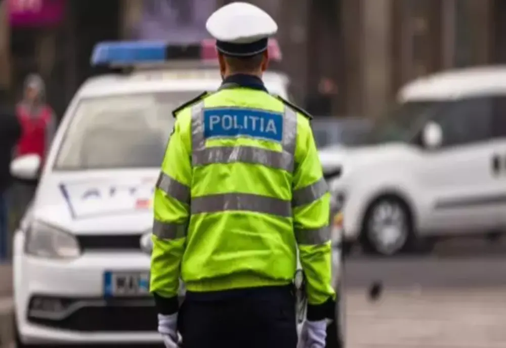 Beat, la volanul unei autoutilitare reclamată ca sustrasă din Norvegia, a produs un accident rutier! Polițiștii l-au reținut