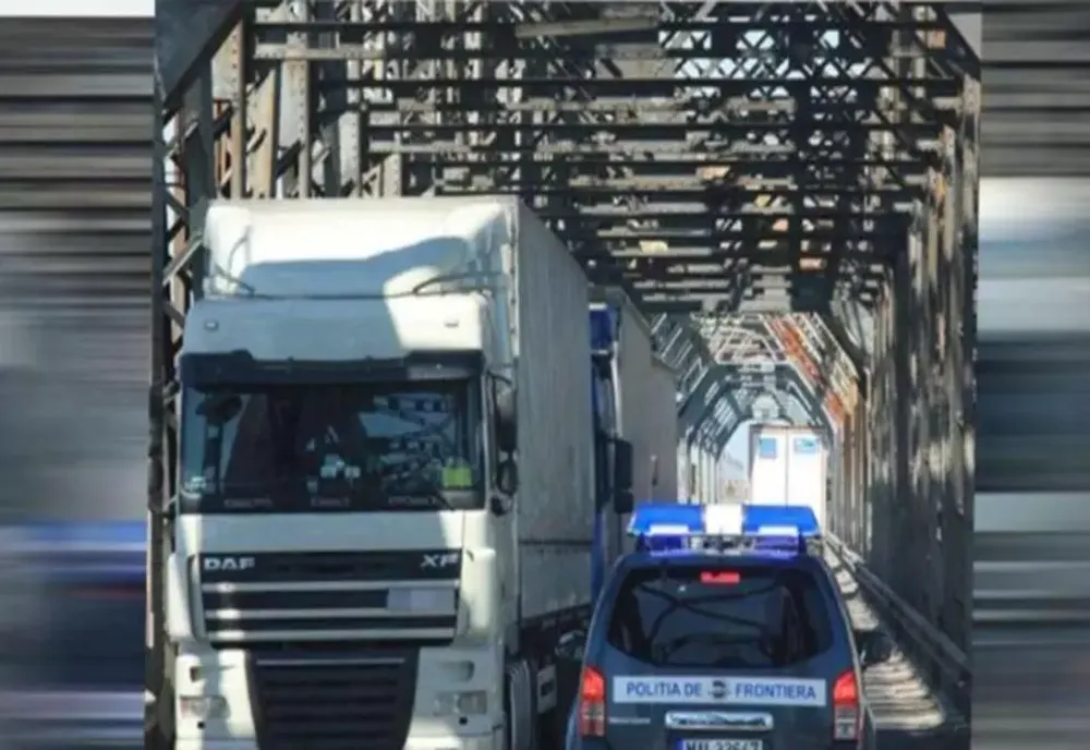 VIDEO UN TIR A LUAT FOC PE PODUL DE LA AGIGEA