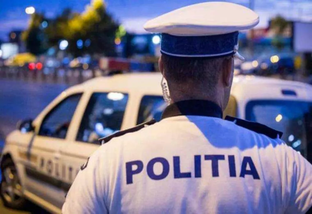 A încercat să lovească oamenii cu mașina, apoi a condus din nou, deși avea permisul suspendat: șofer certat cu legea, prins de două ori în trafic