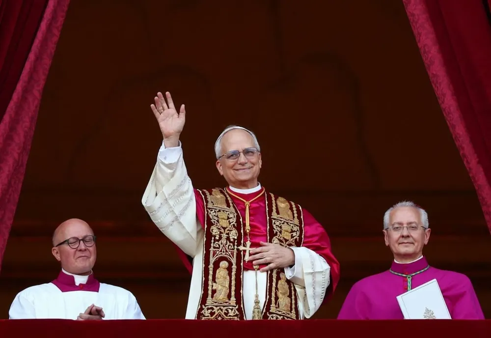 PAPA LEON AL XIV-LEA: FAMILIA TRADIȚIONALĂ ESTE TEMELIA SOCIETĂȚII, MIGRANȚII TREBUIE RESPECTAȚI
