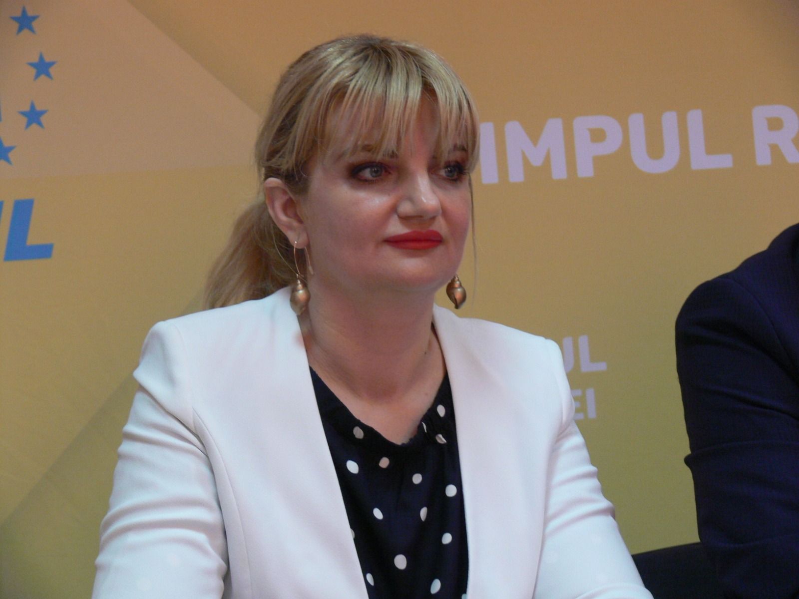 895f323e-faf6-465d-8bda-ea57d55d9fa5