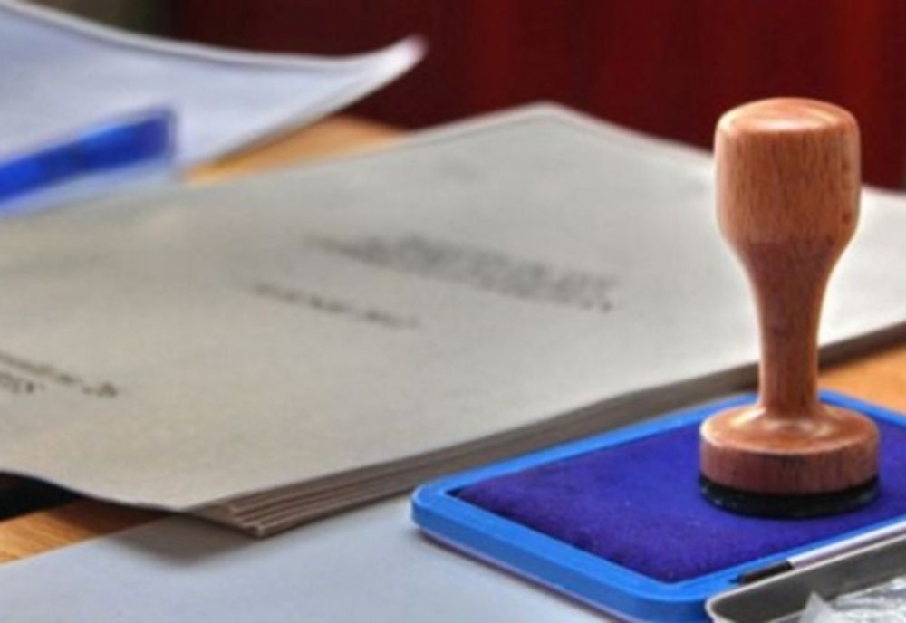 "Vită", "bovină", "mută", dar și înjurături mai grele aruncate în ziua alegerilor prezidențiale din 10 noiembrie într-o secție de votare din Bistrița! BEJ a decis înlocuirea președintei