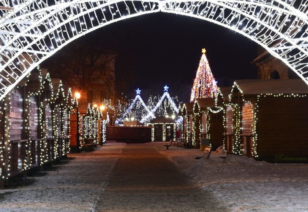 Primăria Bistrița închiriază căsuțe meșterilor populari și comercianților care vor să participe la Târgul de Crăciun din centrul orașului 