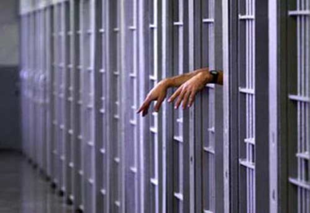 Trei bistrițeni au ajuns după gratii! Unul este fost ofițer BCCO Cluj, care a mai avut o condamnare cu suspendare pentru purtare abuzivă