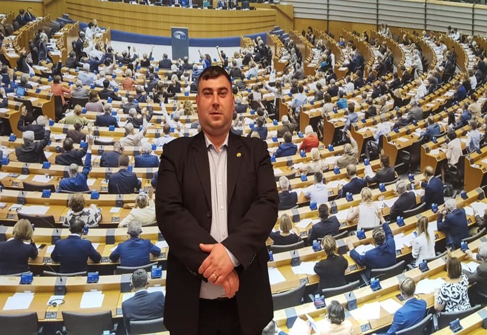 SCANDAL în Rebrișoara! Nepotul liderului PSD Bistrița-Năsăud Radu Moldovan, eliberat din funcția de viceprimar. Când a fost ales de consilieri, colegii social-democrați nu l-au votat