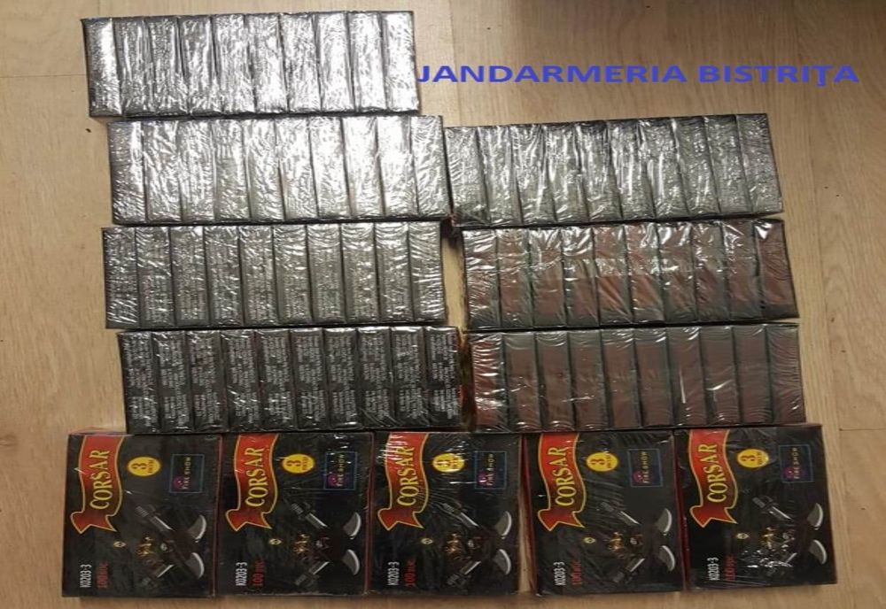 Un tânăr din Bistrița-Năsăud, descoperit cu mii de petarde asupra lui, pe când încerca să le vândă