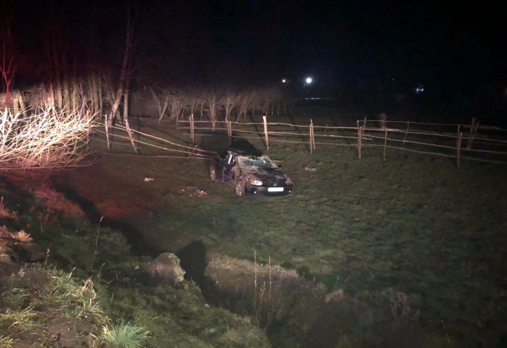 Accident pe DJ 172B, la Rebra! Un tânăr a intrat cu viteză într-o curbă și a zburat pe câmp