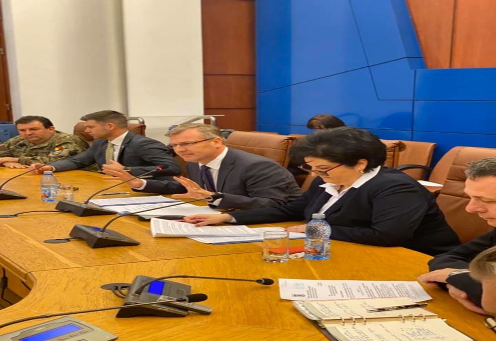 Problemele generate de coronavirus, în atenția prefectului Dolha: Trebuie să ne asigurăm că oamenii au acces la informații esențiale din surse oficiale! Atenție la mesajele false