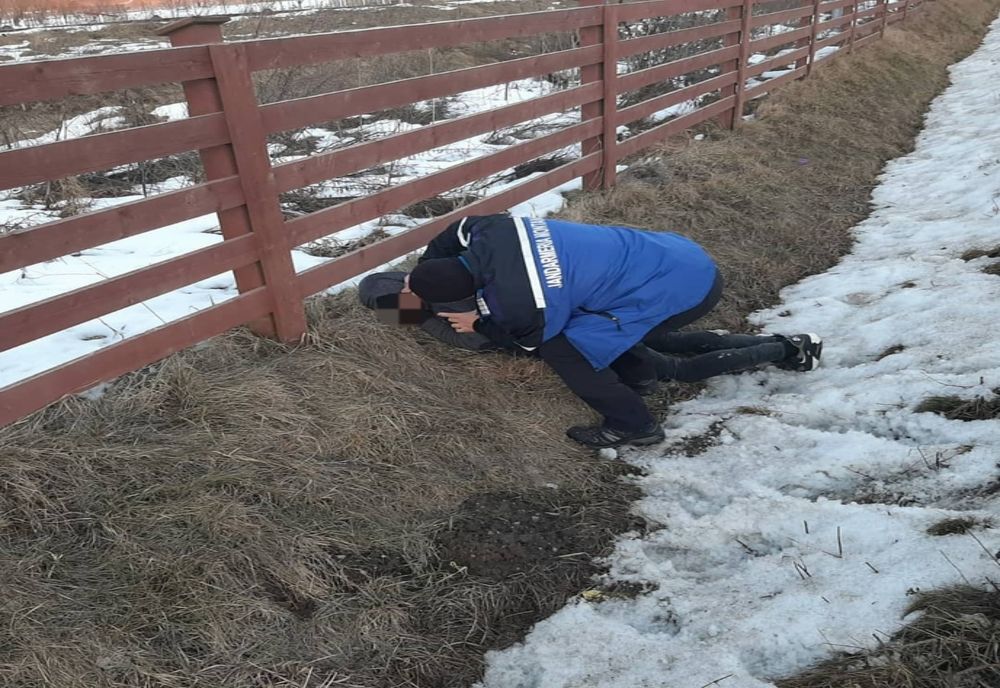 Bărbat găsit inconștient pe marginea DN 17D! Jandarmii i-au sărit în ajutor