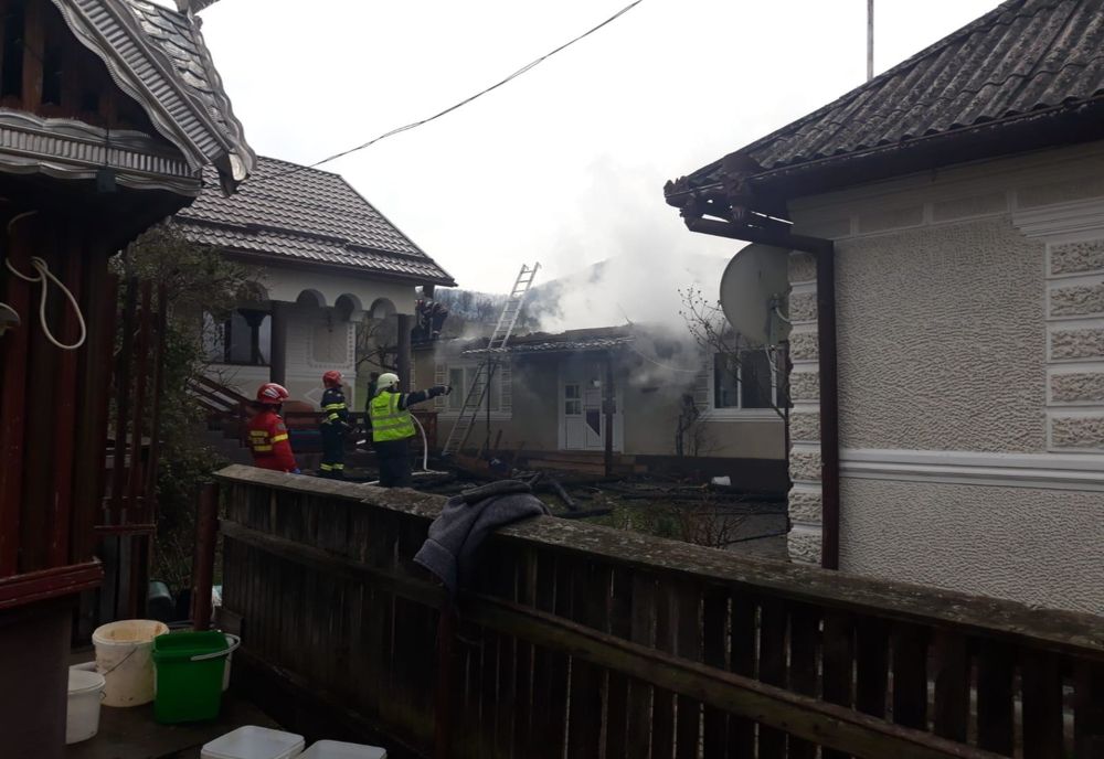 Casă afectată de incendiu, în comuna bistrițeană Spermezeu! A doua a ascăpat ca prin minune