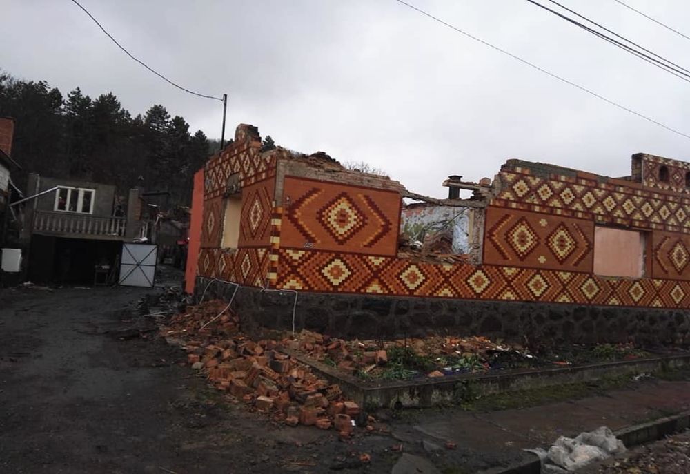 FOTO: Familia unui militar al Brigăzii 81 Mecanizată Bistrița a rămas fără casă, în umr aunui incendiu devastator! Cum puteți ajuta