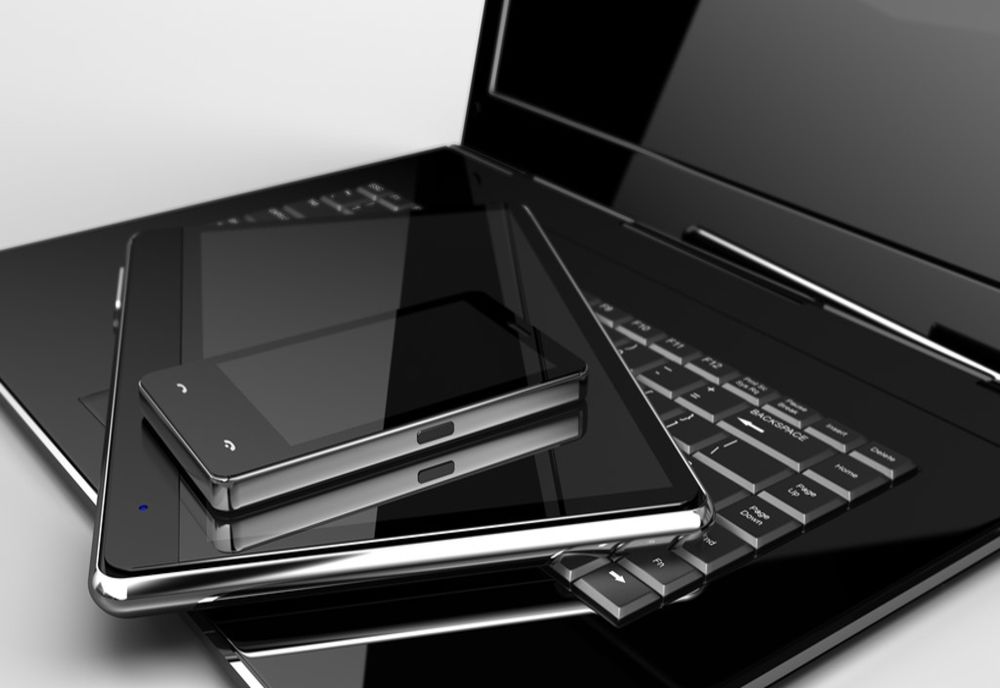 Comerțul ilicit, sancționat de polițiștii din Bistrița-Năsăud! Telefoane, tablete și laptop-uri, confiscate 