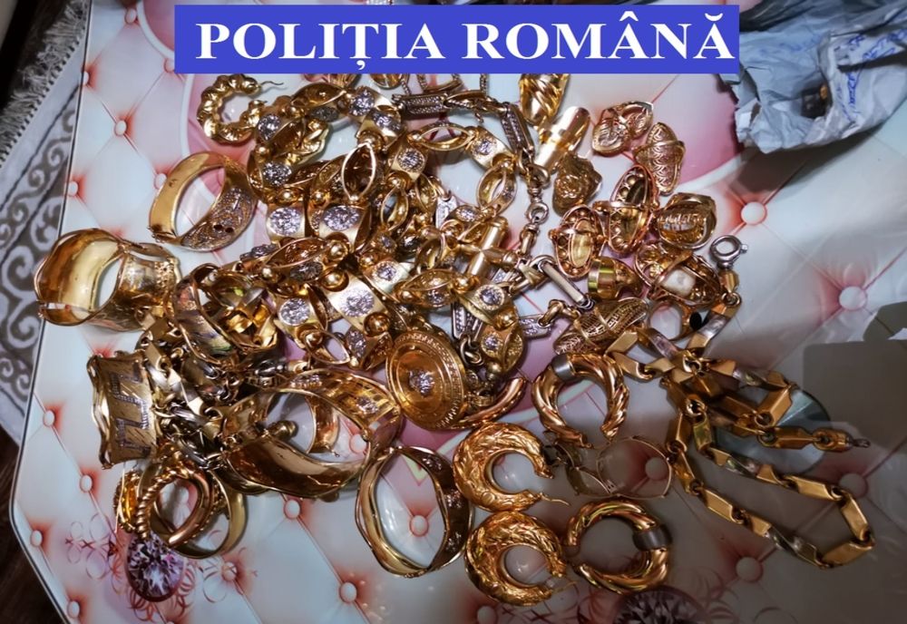 FOTO: Trei bistrițeni, arestați preventiv pentru cămătărie și șantaj