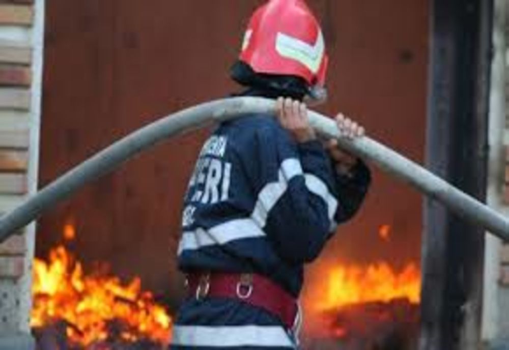 Incendiu la o casă aflată în câmp, lângă Sângeorz Băi! Un copil de 10 ani a suferit arsuri