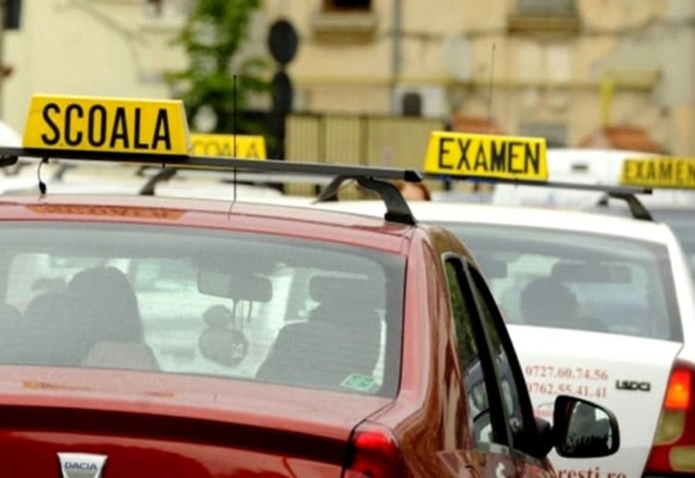 Examenele pentru permisul auto vor fi reluate! Vezi de când și cum vor funcționa celelalte servicii