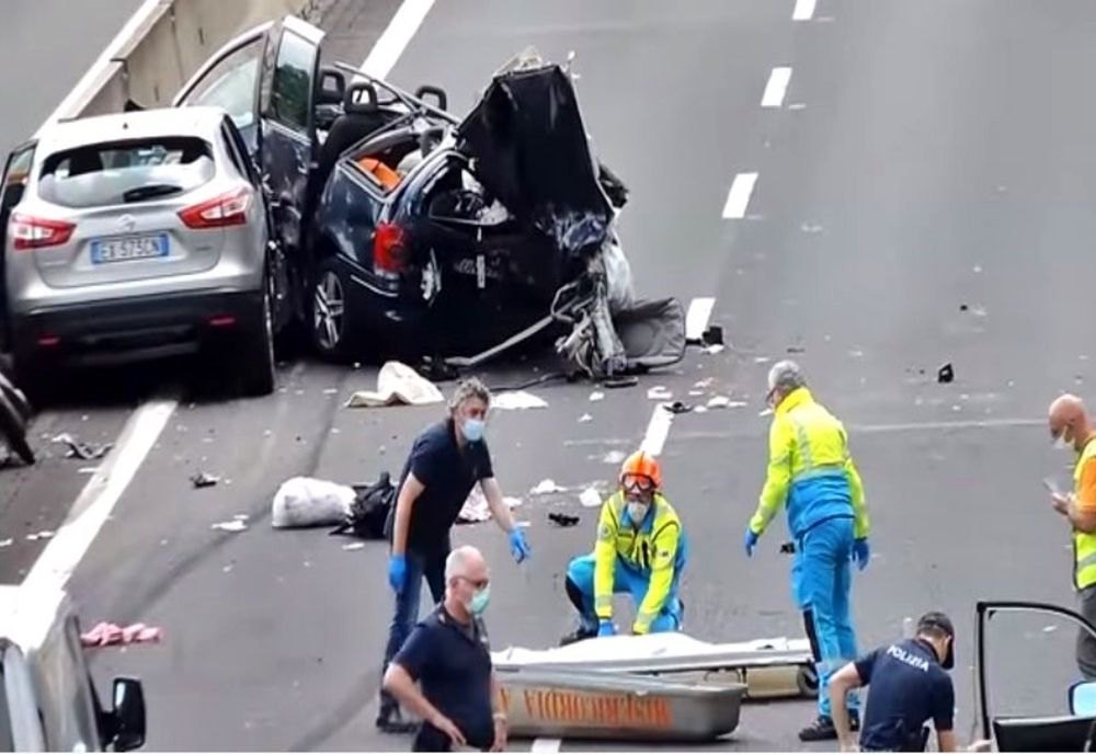 FOTO/VIDEO: Bărbat din Reteag, arestat în Italia, după ce a produs un accident rutier cumplit! Părinții săi și doi dintre copii și-au găsit sfârșitul