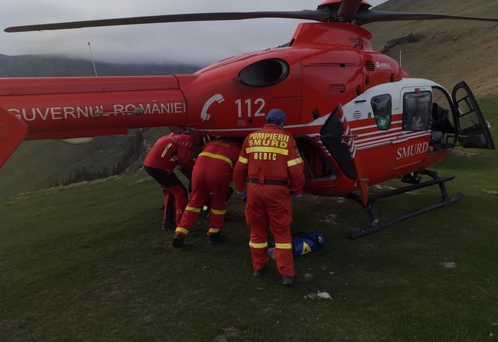 Mai mulți turiști, suprinși de vreme nefavorabilă, pe Vf. Tarnița, în Munții Rodnei! 