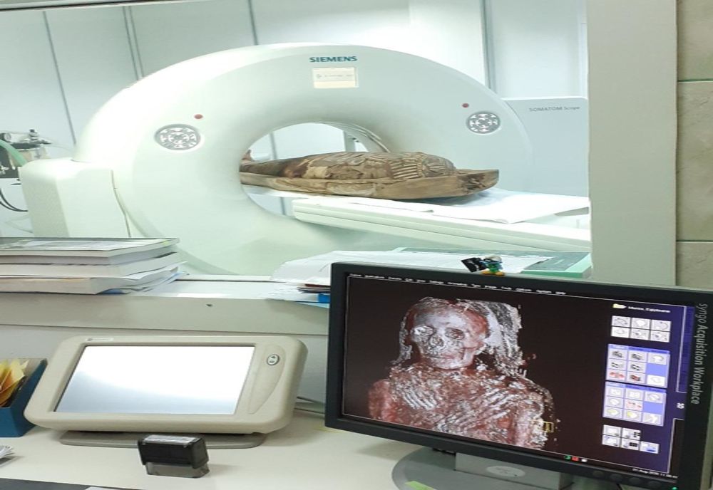 FOTO | Eveniment inedit la o universitate din Cluj: o mumie din Egiptul Antic a fost investigată la computerul tomograf 
