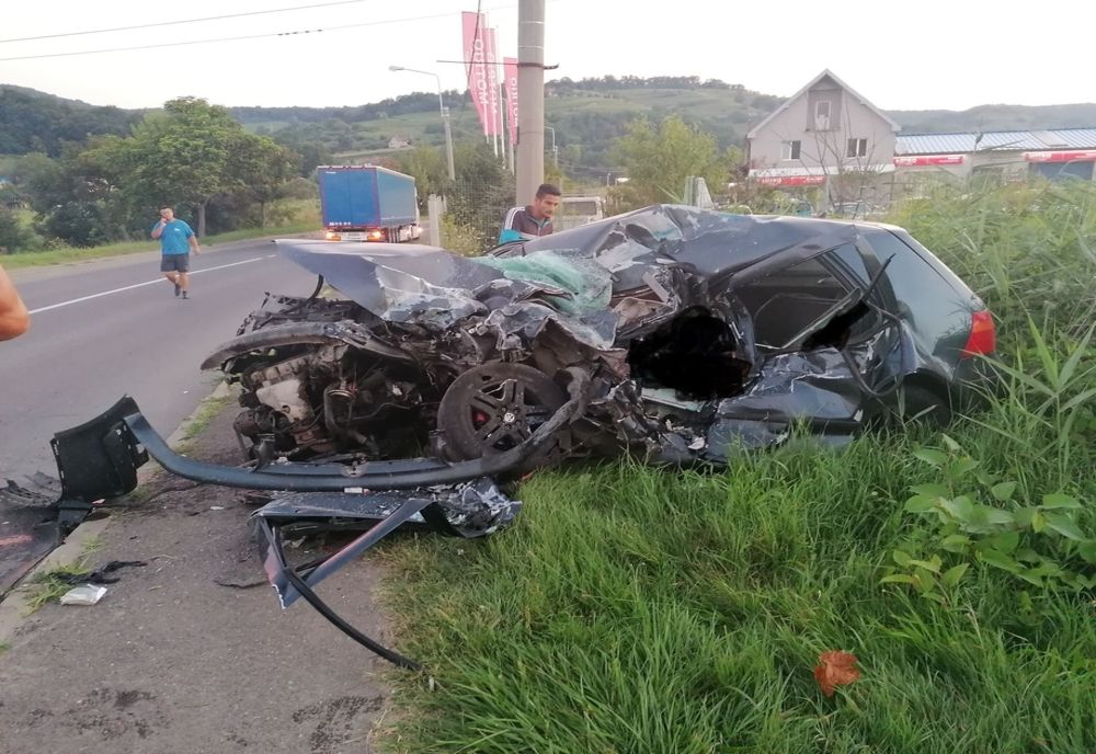 FOTO: Bistrițean, la volanul unui TIR, implicat într-un accident mortal pe DN 14, în Mediaș! Un sibian a intrat pe contrasens și s-a izbit frontal de autotren