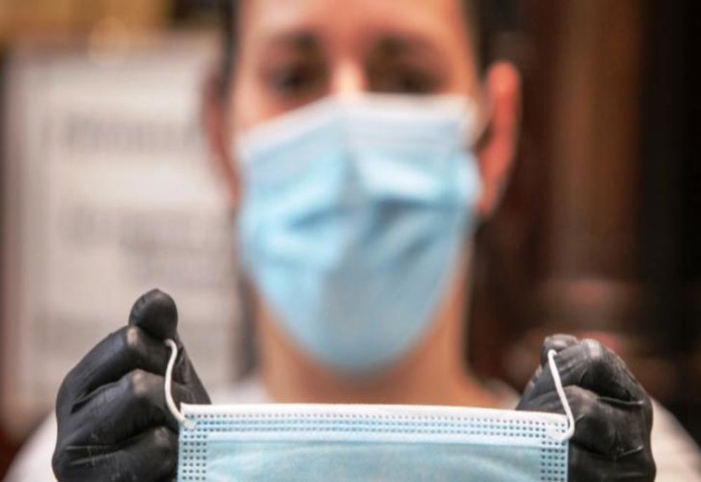 Masca de protecție devine OBLIGATORIE în anumite spații deschise în județul Bistrița-Năsăud! Vezi unde anume