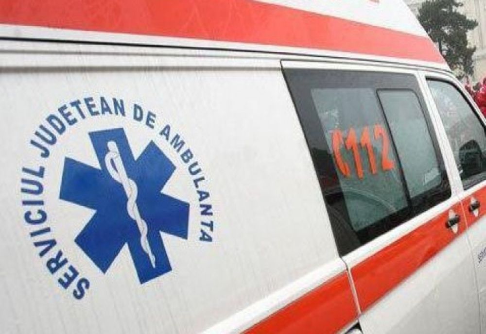 Ambulanță care transporta un suspect de CoVid, implicată într-un accident în Năsăud